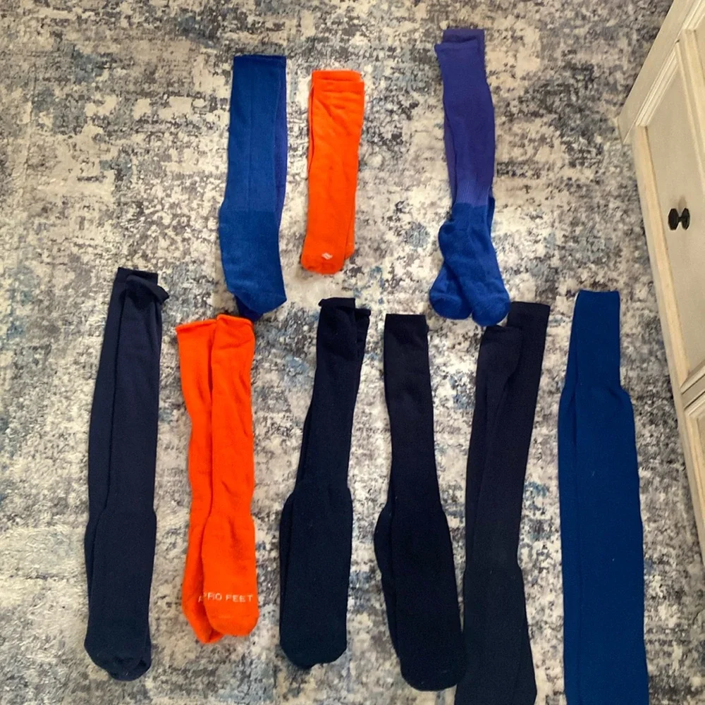 9 pairs of men’s athletic socks